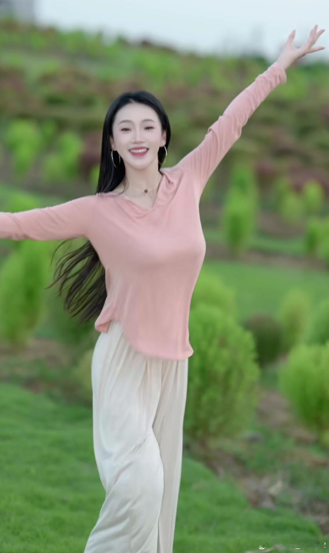 洋洋高锐“秋天的格桑花”◎好几年了我……都在悄悄喜欢她喜欢……她的笑喜欢……她的