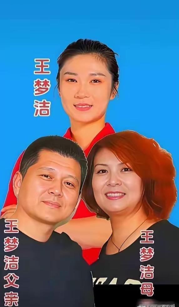赛场上的女排姑娘们一身锐气，咬牙拼搏为国争光，站在赛场是无畏的战士。可当镜头转向