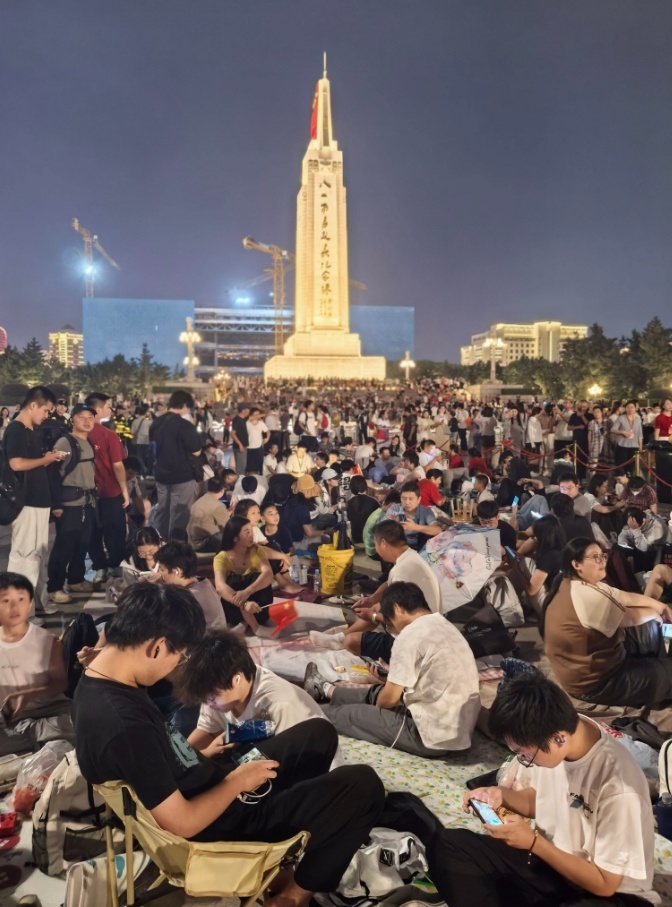 国庆假期就来南昌西湖 国庆出游不用走远！南昌西湖打卡攻略收好✨✅红色打卡：八一起