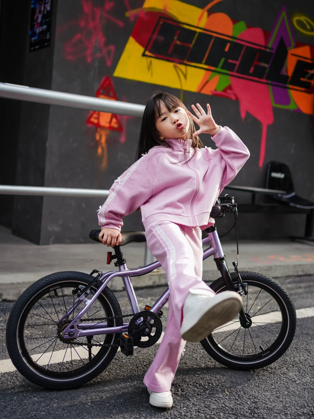 小学生放学后是选择X课程还是户外活动？