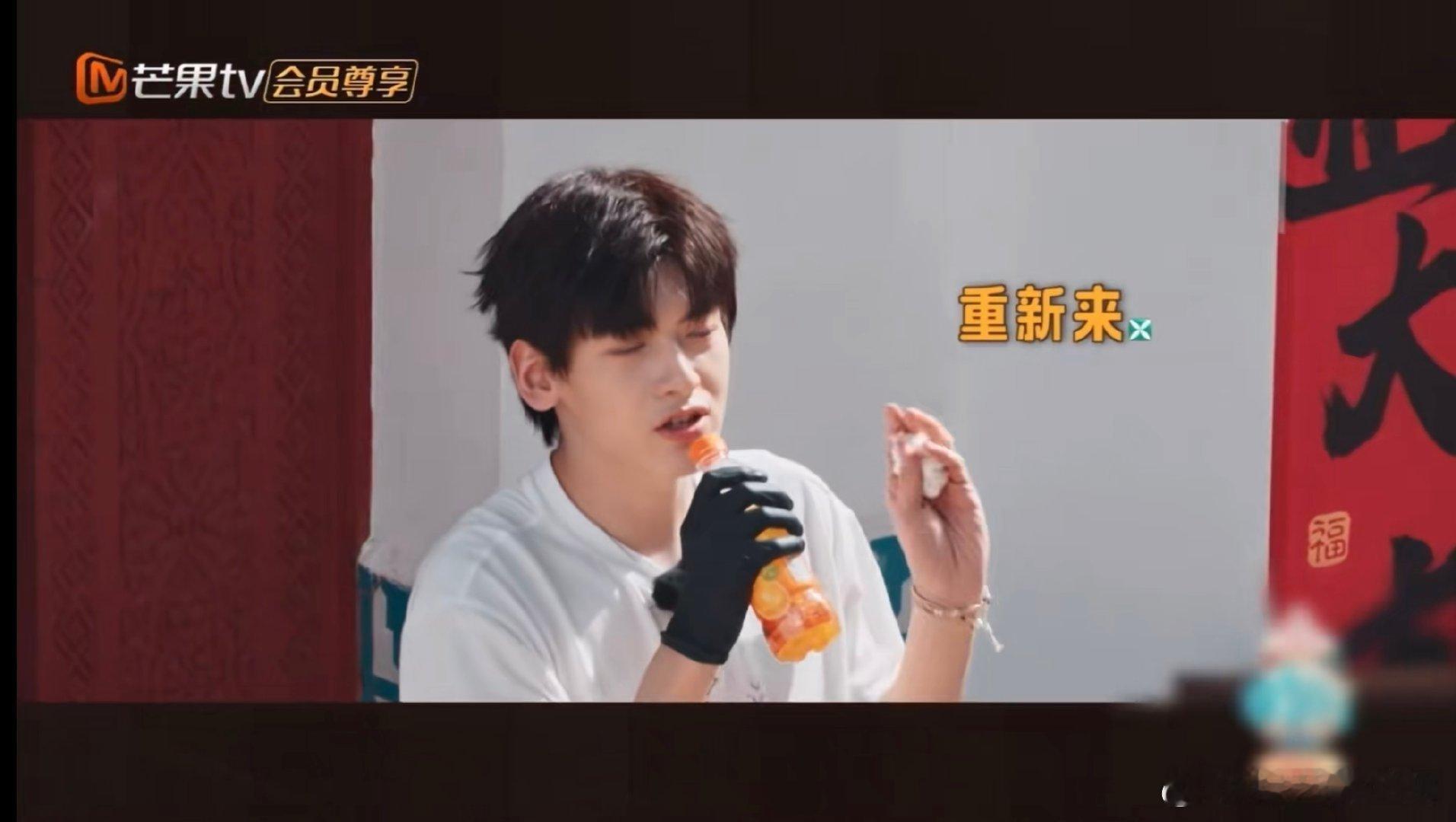 翟潇闻为了当销冠还是没忍住中餐厅中餐厅名场面谁看了不说一句翟潇闻太拼！游客点歌时