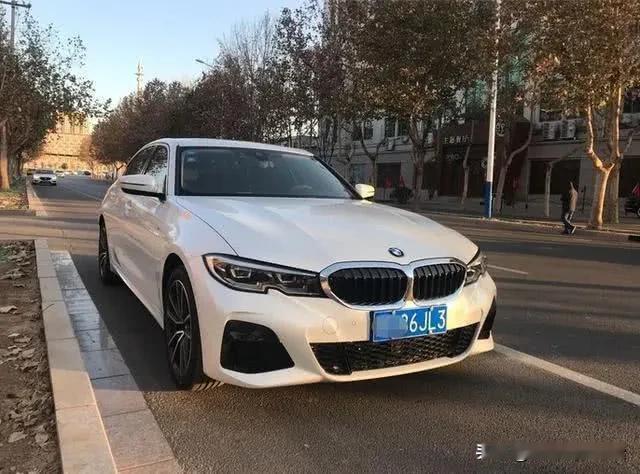 如今街道上到处都是bba，我觉得那些开bba的人中有七成只是靠外表装出来的，而剩