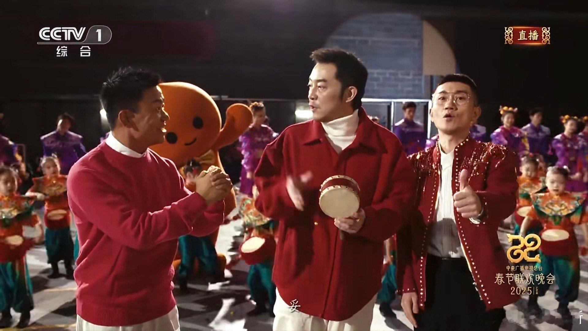 那些值得N刷的春晚舞台 好的舞台真的会让人反复回味！像王一博与萧敬腾合作的《我可