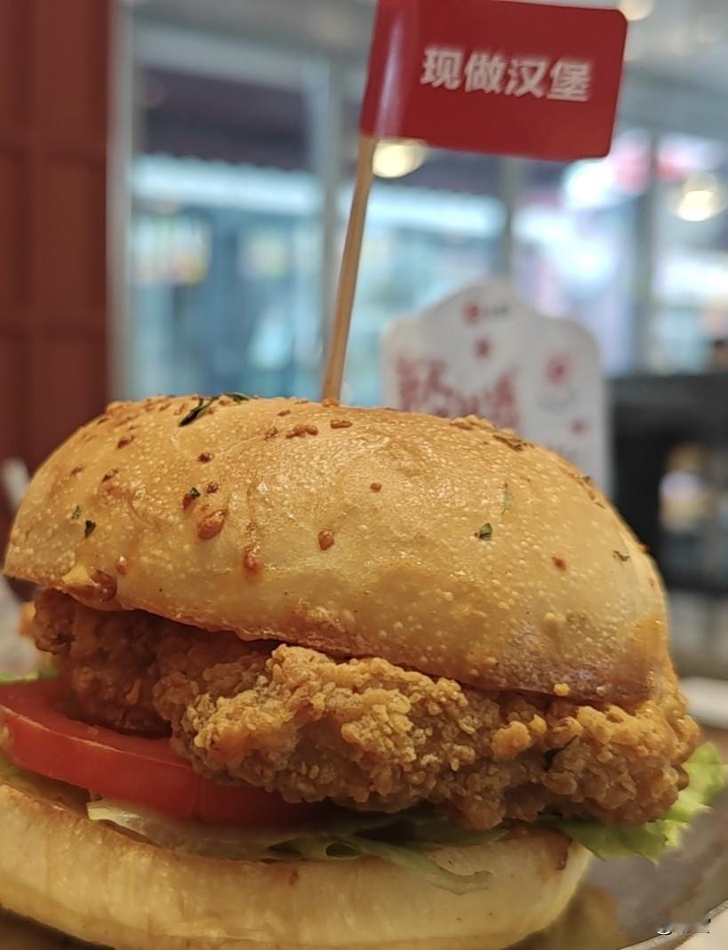 必胜客的汉堡，

说起来最近还真吃上瘾了。

快餐店那些，肯德基麦当劳德克士，都