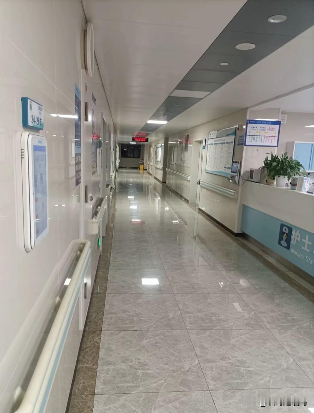 走在医院的走廊，看尽人生百态，在健康面前，一切显得微不足道，别再抱怨生活，到了医