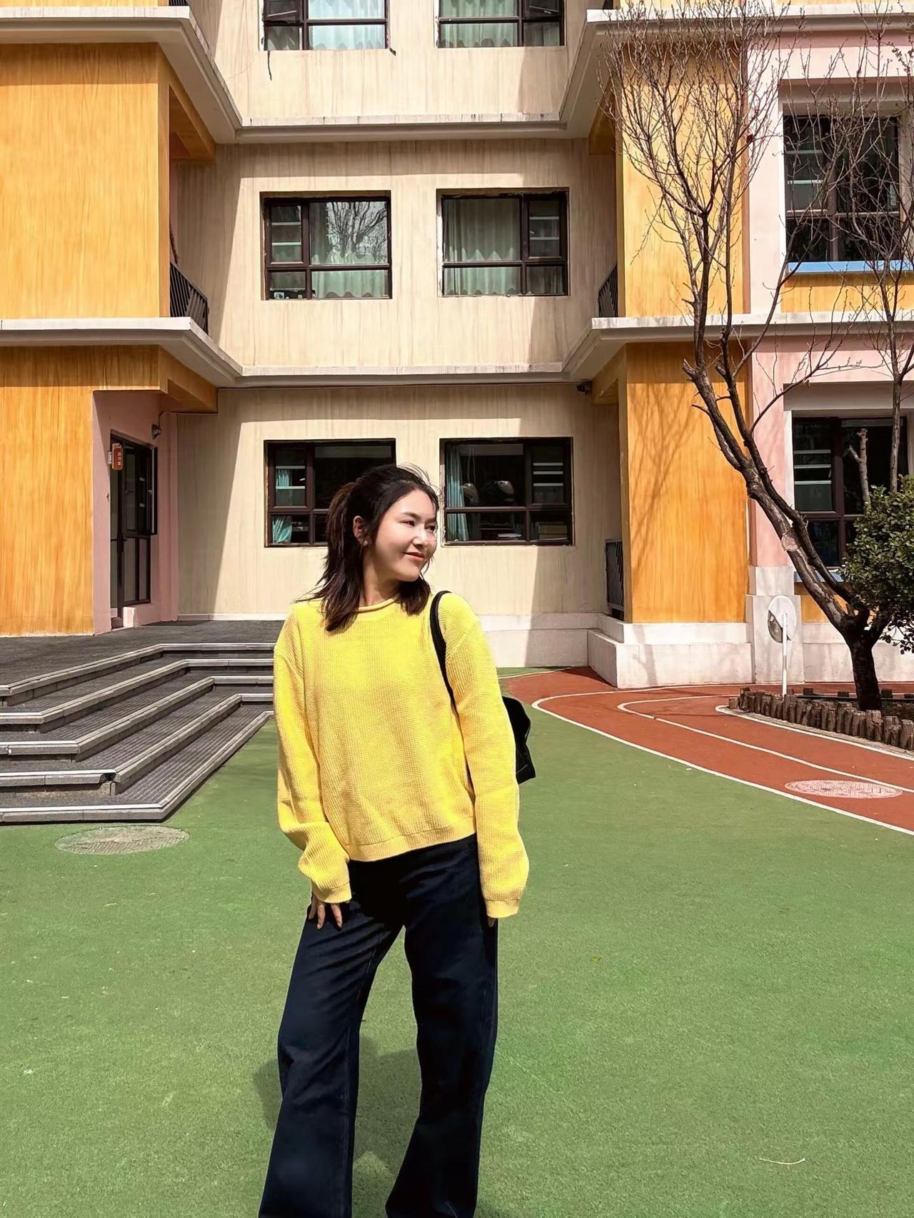 春天 适合两情相悦 千言万语千山万水 双向奔赴展示一下我的元气穿搭 把春天踩在脚