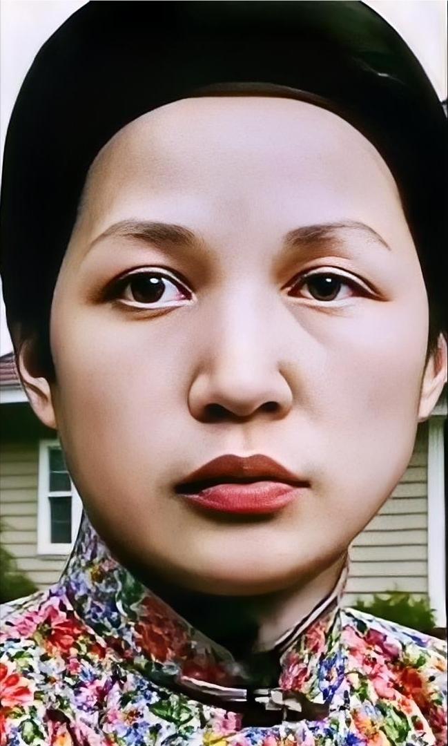 她是近代史上最伟大的女性之一，没有这个女人，就没有我们今天的幸福生活。

主要信