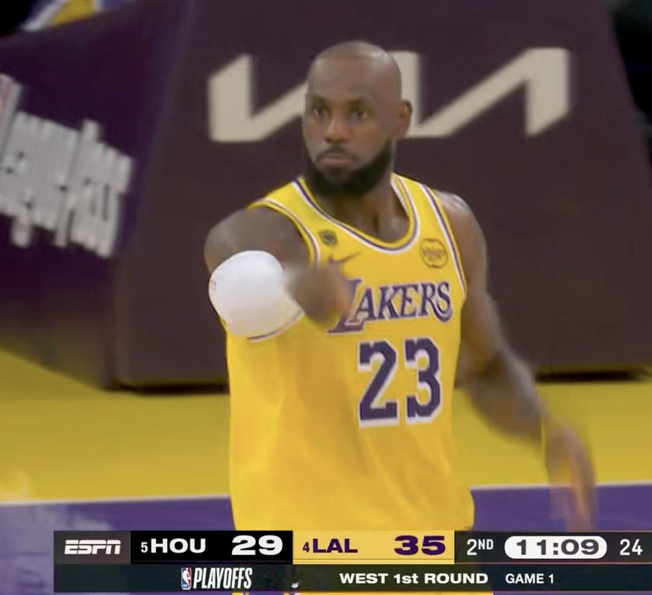 第二节，布朗尼进入轮换！詹姆斯中投，还有！ 火箭vs湖人