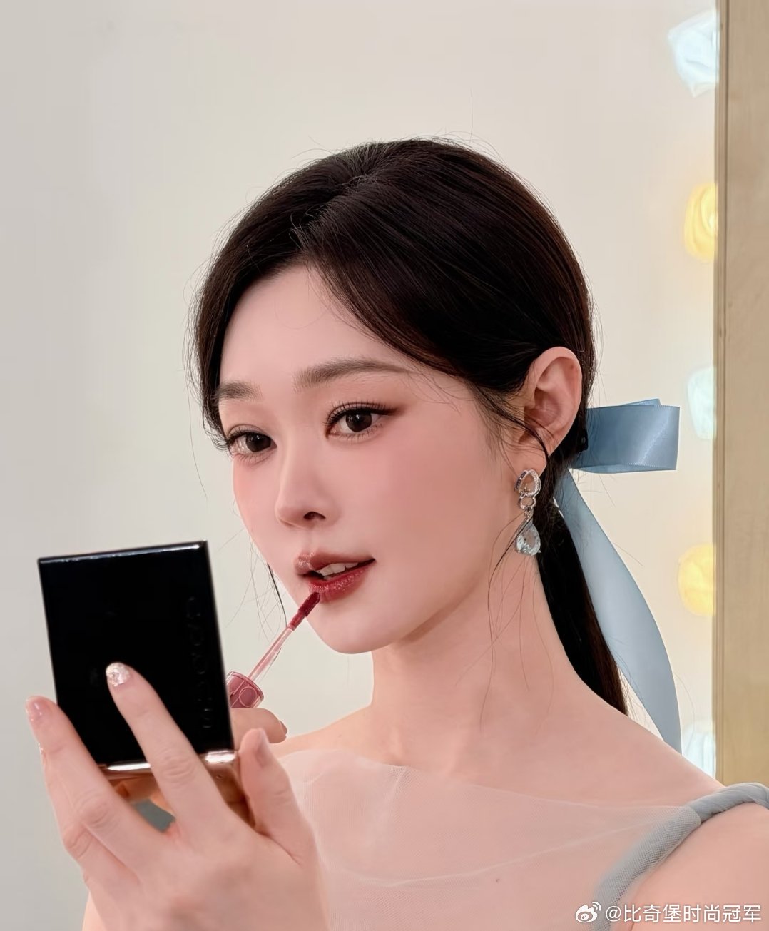 其实宋轶现在请的妆造团队非常棒👍，她每次出来妆发都超精致 