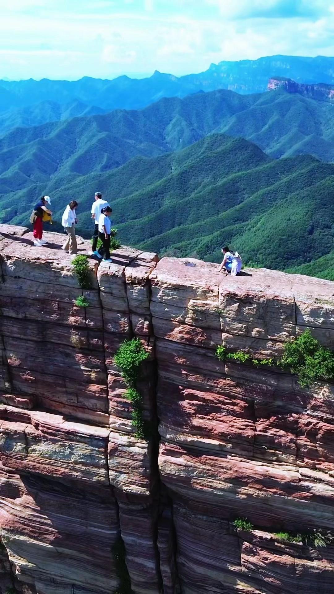 自驾2000公里登九女峰一米崖是什么体验？

🚗自驾2000公里，翻山越岭终于