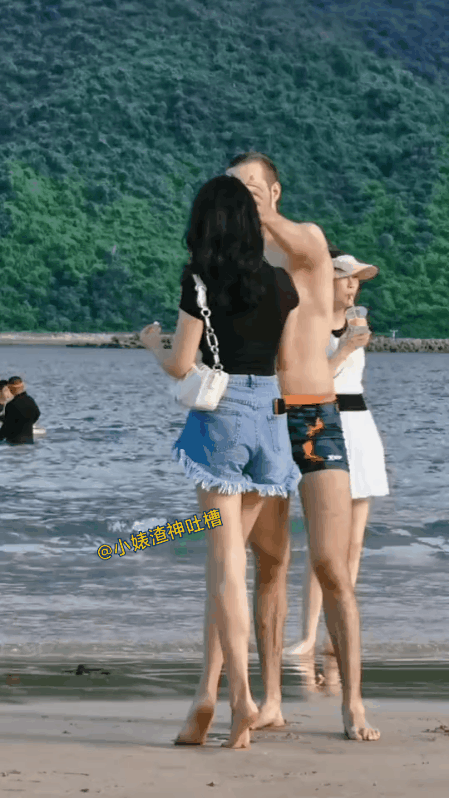 美女
你说你图什么啊
咱聊天就好好聊天
为啥非得踮起脚丫子
不累吗
真心看不懂