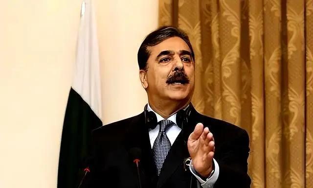 刚刚官宣！伊美停火正式生效
 
据最新消息，巴基斯坦总理宣布，伊朗与美国的停火协