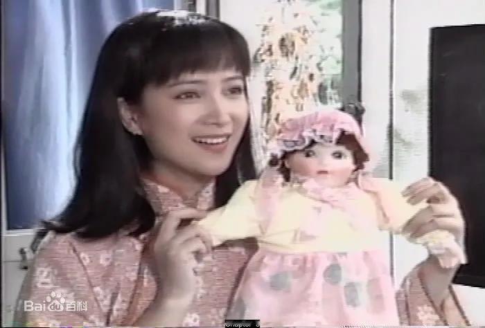 何晴是演过“四大名著”，有着美人的极品长相，最喜欢她和前夫许亚军的定情作《风荷怨