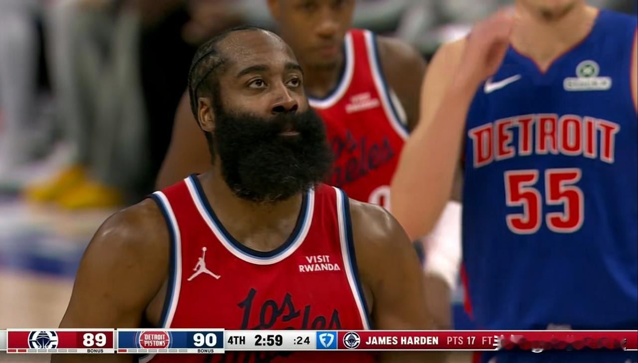 快船超级球星哈登真是铁出天际了！今天快船在客场以98：92战胜活塞，实现了一次大