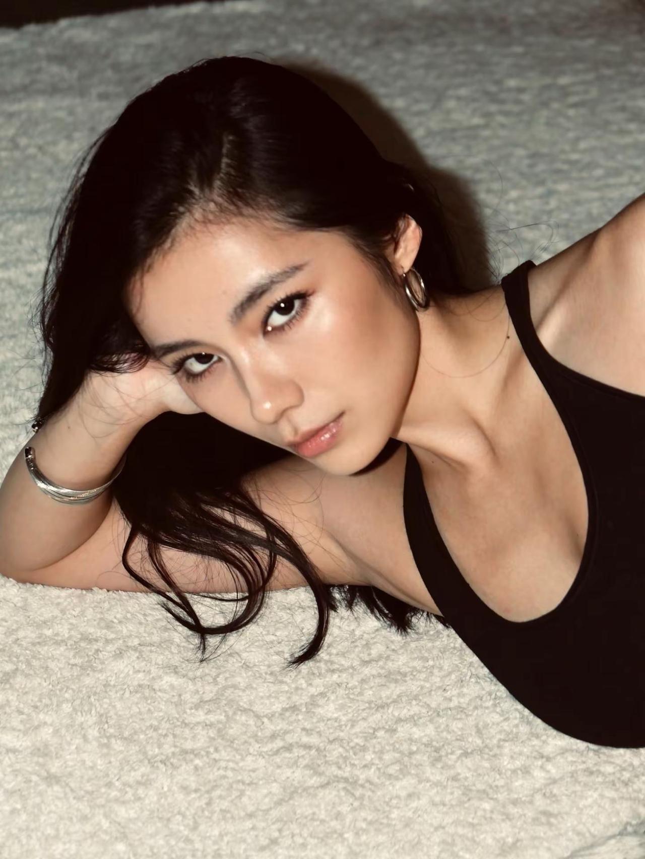 Mama is here.辣妹哲学 古铜色 欧美头像