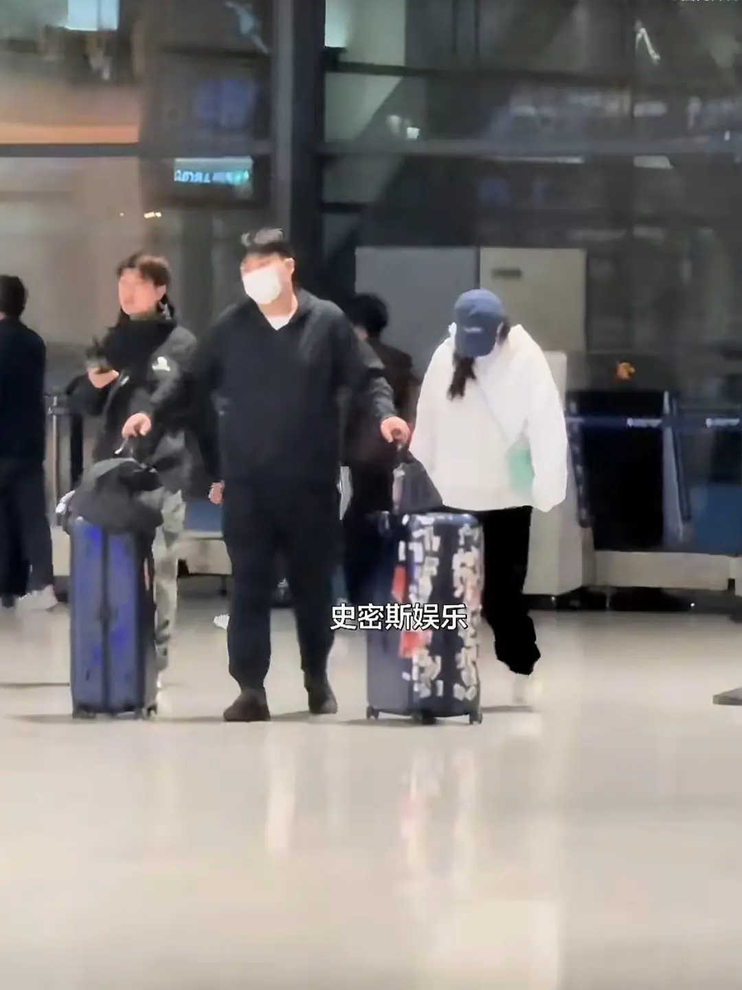这是阚清子的保镖还是老公 