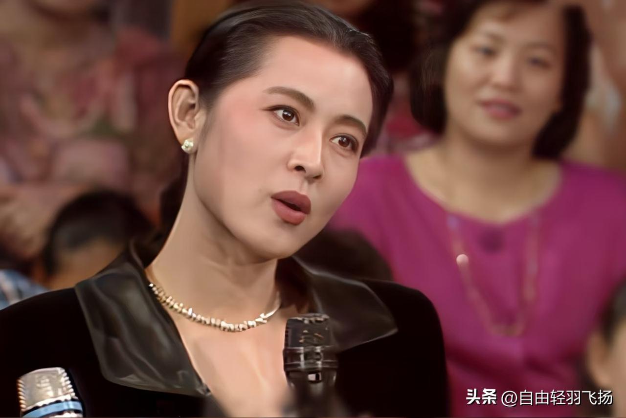 这时候的倪萍不能用漂亮形容，秀外慧中，端庄大气，明眸皓齿！


这是1994年的