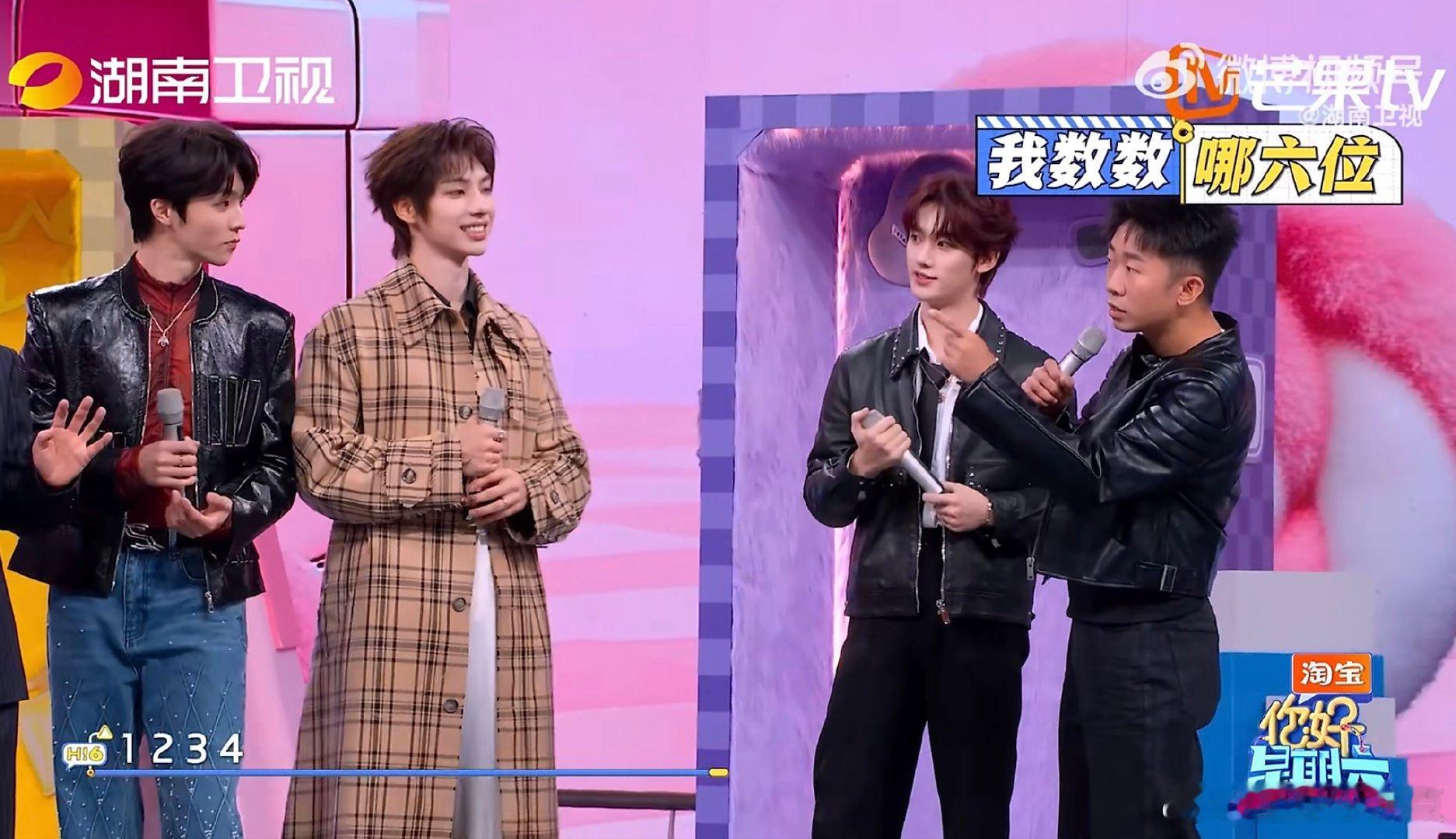 杨迪开盲盒玩的就是心跳你好星期六 谁懂这个笑点！恋与好六盲盒上线，杨迪脱外套秀肌