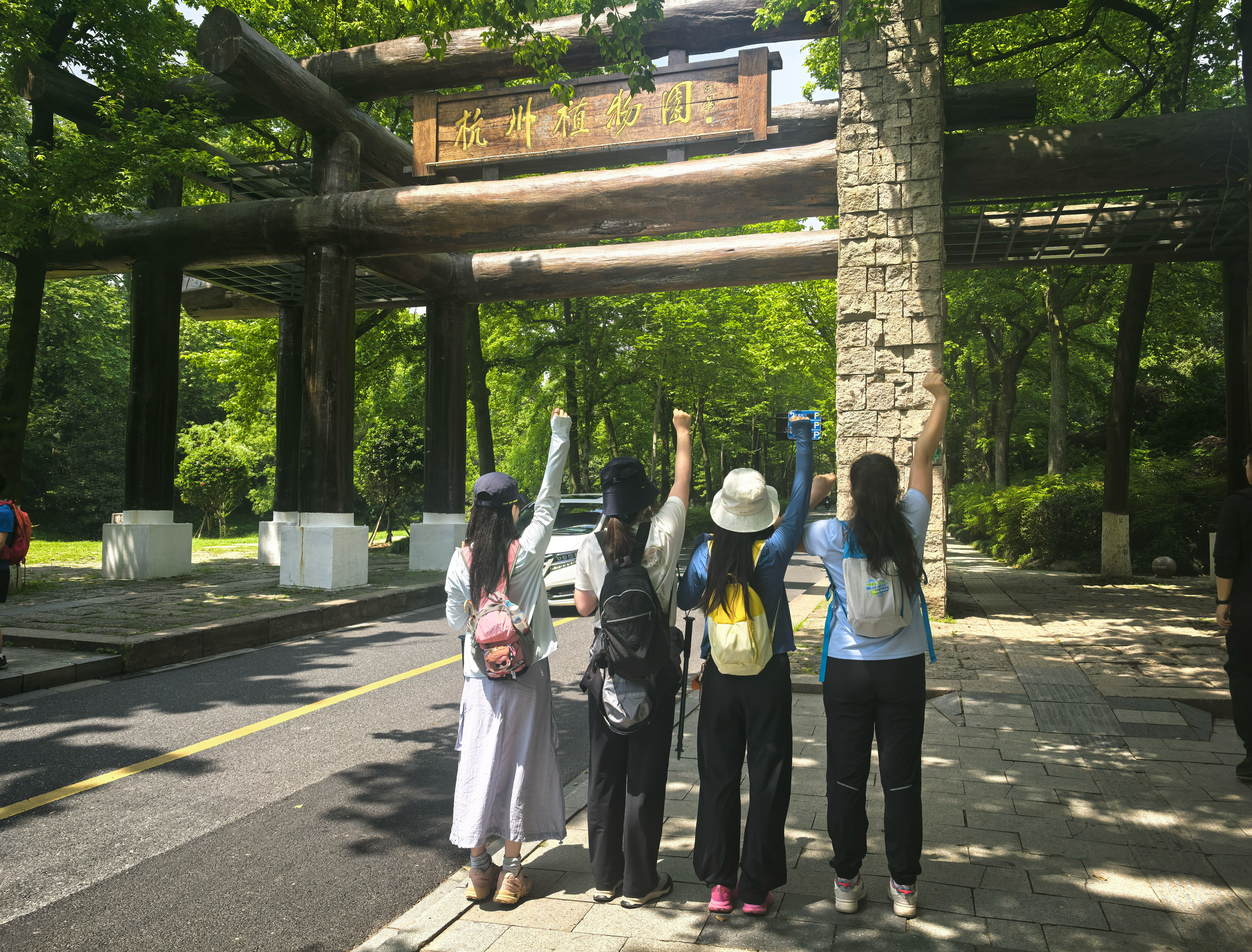 和虾姐走完21公里西湖爱心线后的大补❤谁说小飞侠不能组健身局的