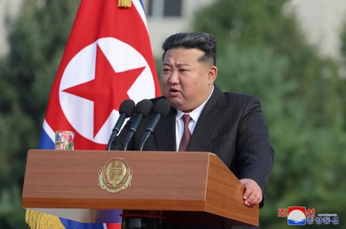 金正恩近日接连会见俄国家杜马主席和防长，明确表态支持俄罗斯，并称两国军队已在库尔