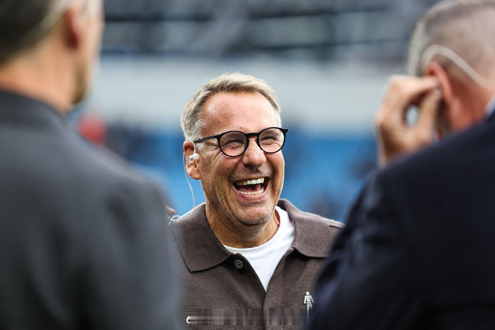 关于鲁尼不夺冠塔帅就下课的言论，默森表示：人们忘了五年前，阿森纳只是陪跑者，现在