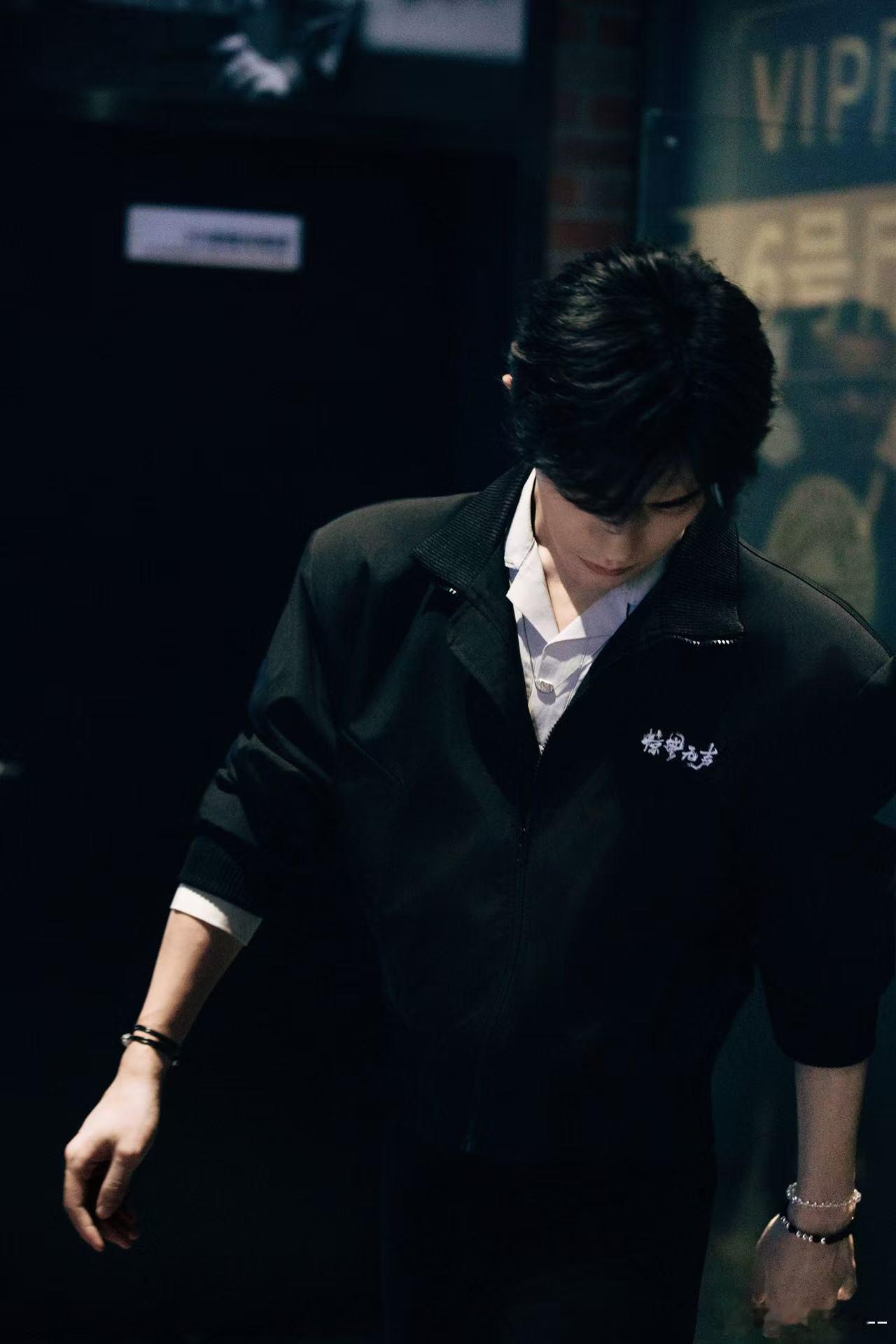 易烊千玺严迪是信仰最好诠释 路演生图都能看出角色气场，易烊千玺就是严迪本迪，把信