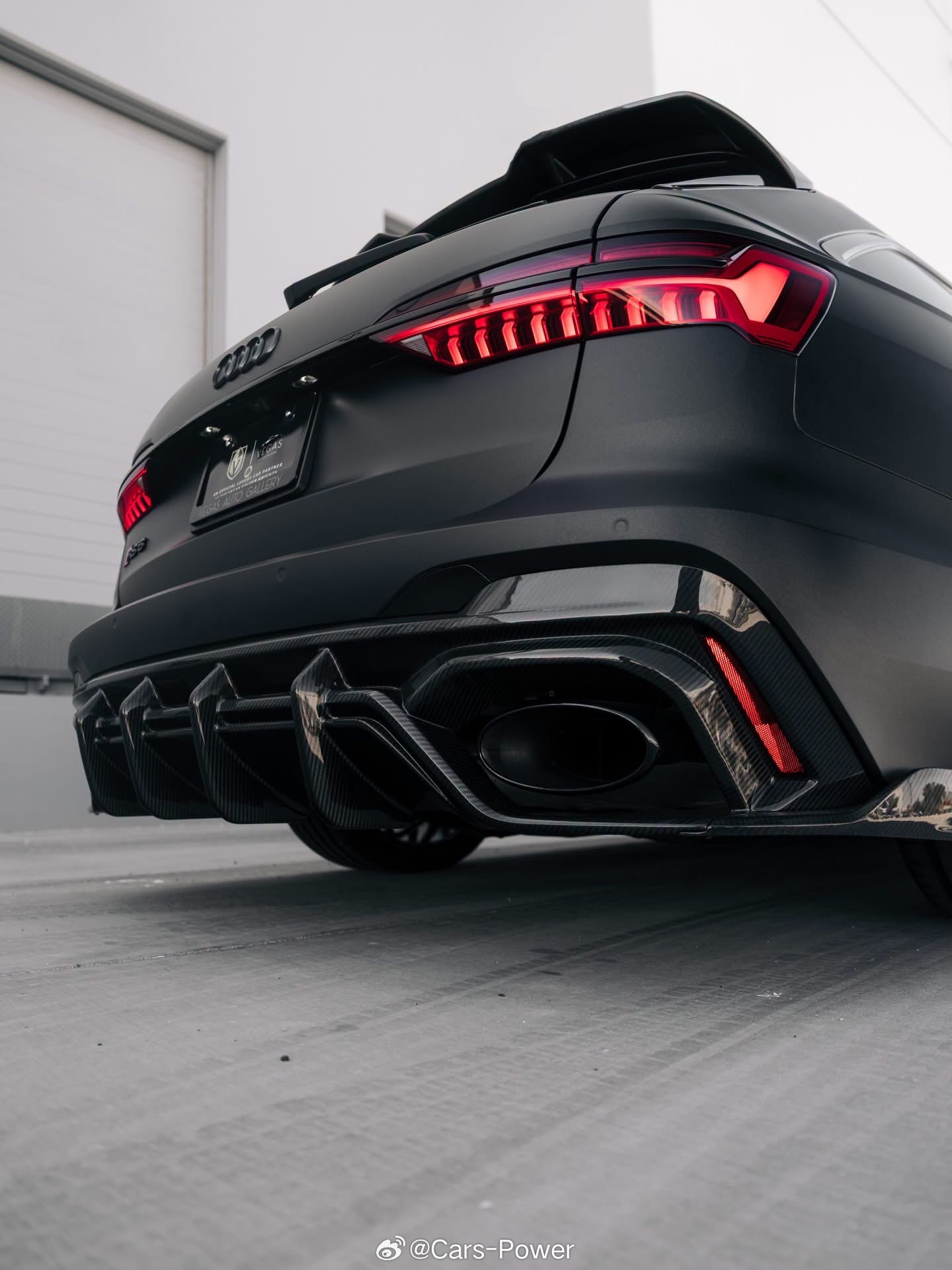 纯黑色旅行车AUDI RS6🖤 