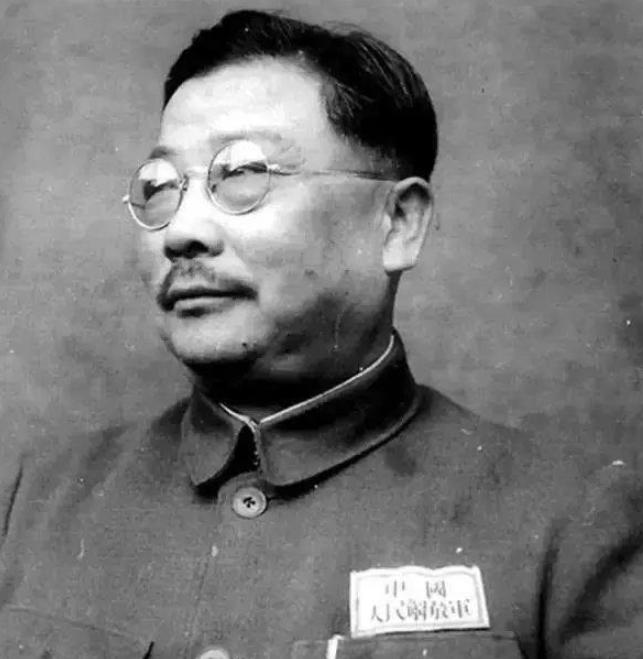 1949年，李克农走进毛主席房间做最后排查，看了看床底后，瞬间脸色惨白，拔出配枪
