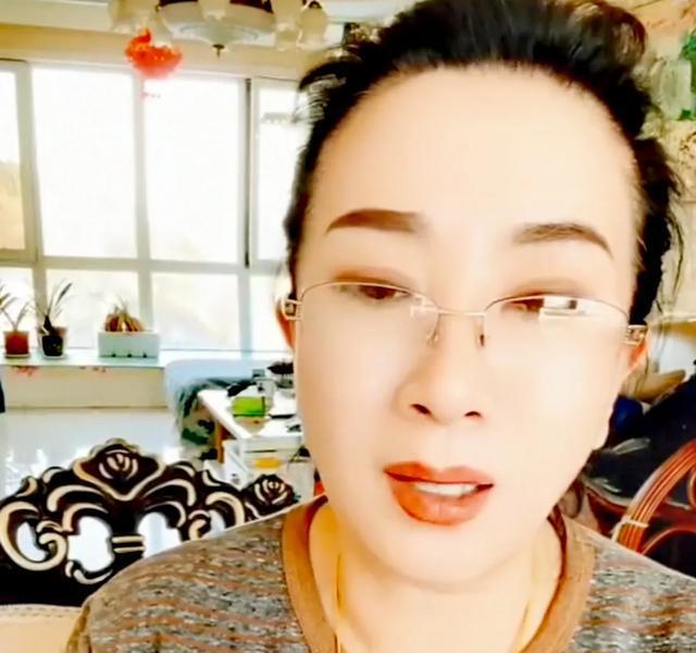 网红圈的流量歼灭战，孙二娘这波血亏！
两个账号被封，直接经济损失至少六位数起步。