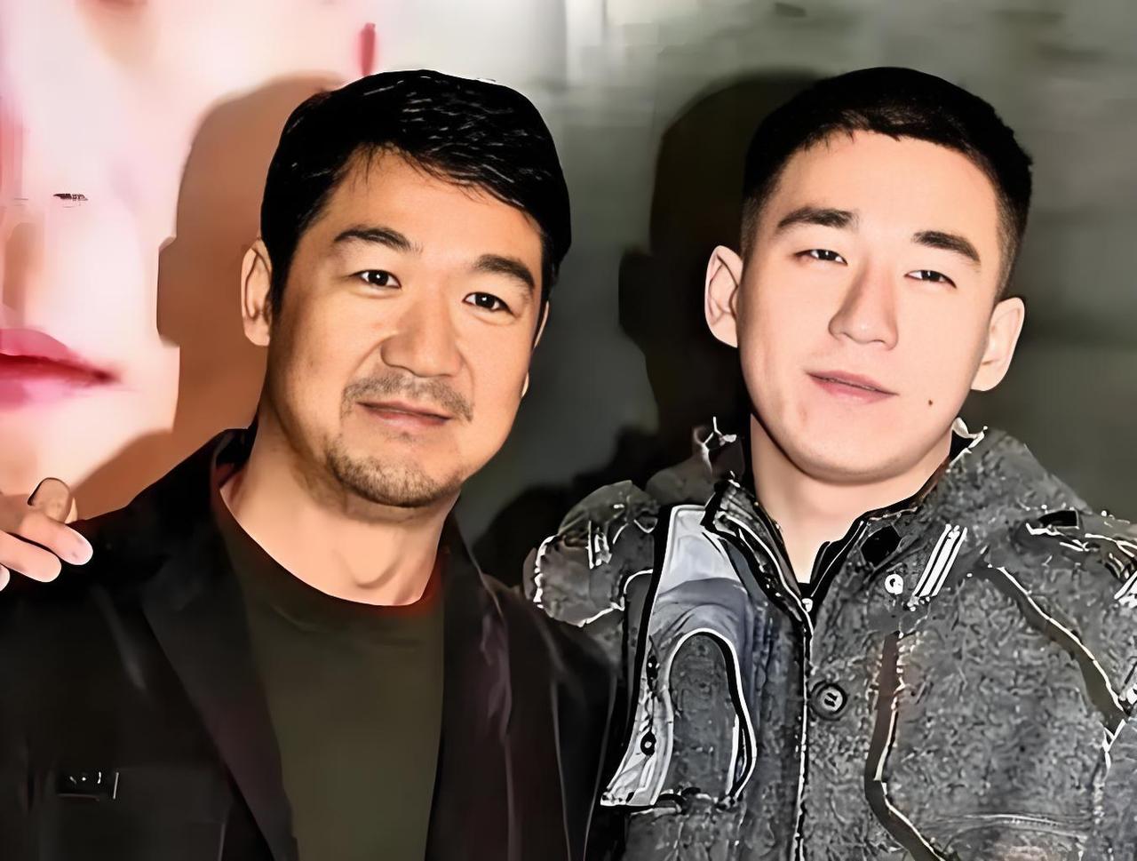 “71岁还得拼命养43岁的儿子，张国立这辈子的辉煌，到底是被谁拖垮的？”

舞台