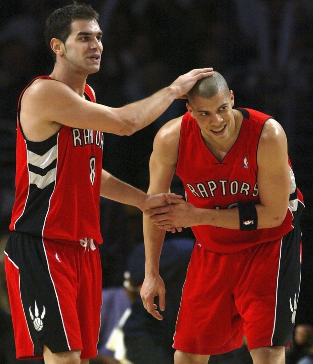 篮天下[超话] 2006年，安东尼·帕克以自由球员的身份重返NBA，加盟多伦多猛