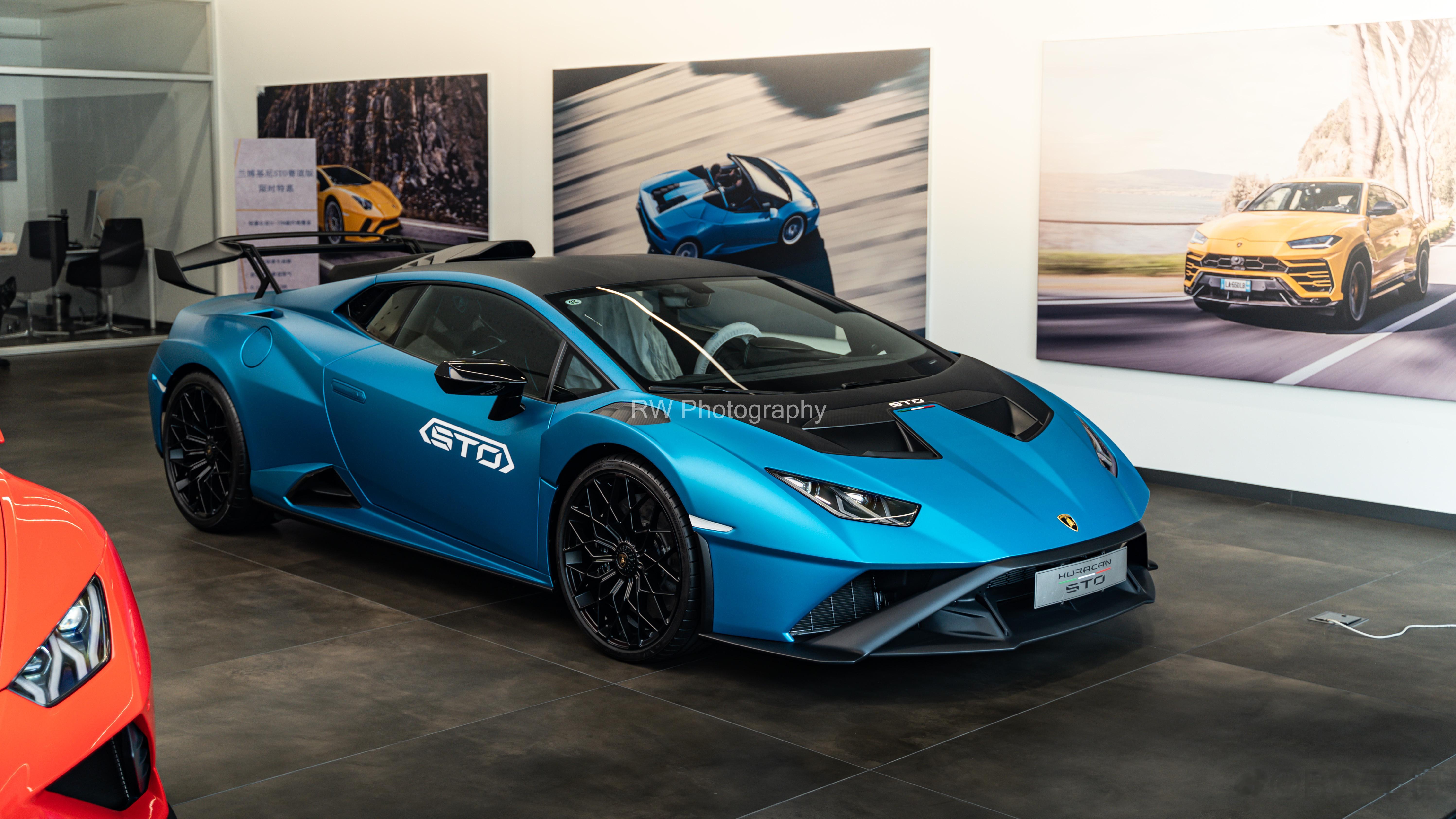 Lamborghini Huracan STO提前预祝大家圣诞节快乐！喜欢您来吧