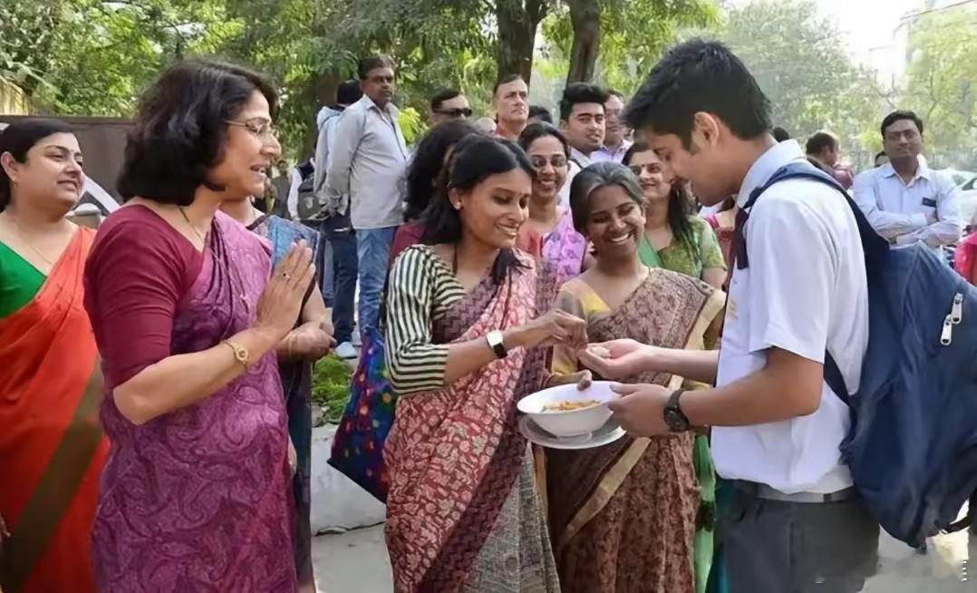 印驻华使馆对华仅发签证2000，中国驻印使馆对印发签证20万，如此不对等，是为哪