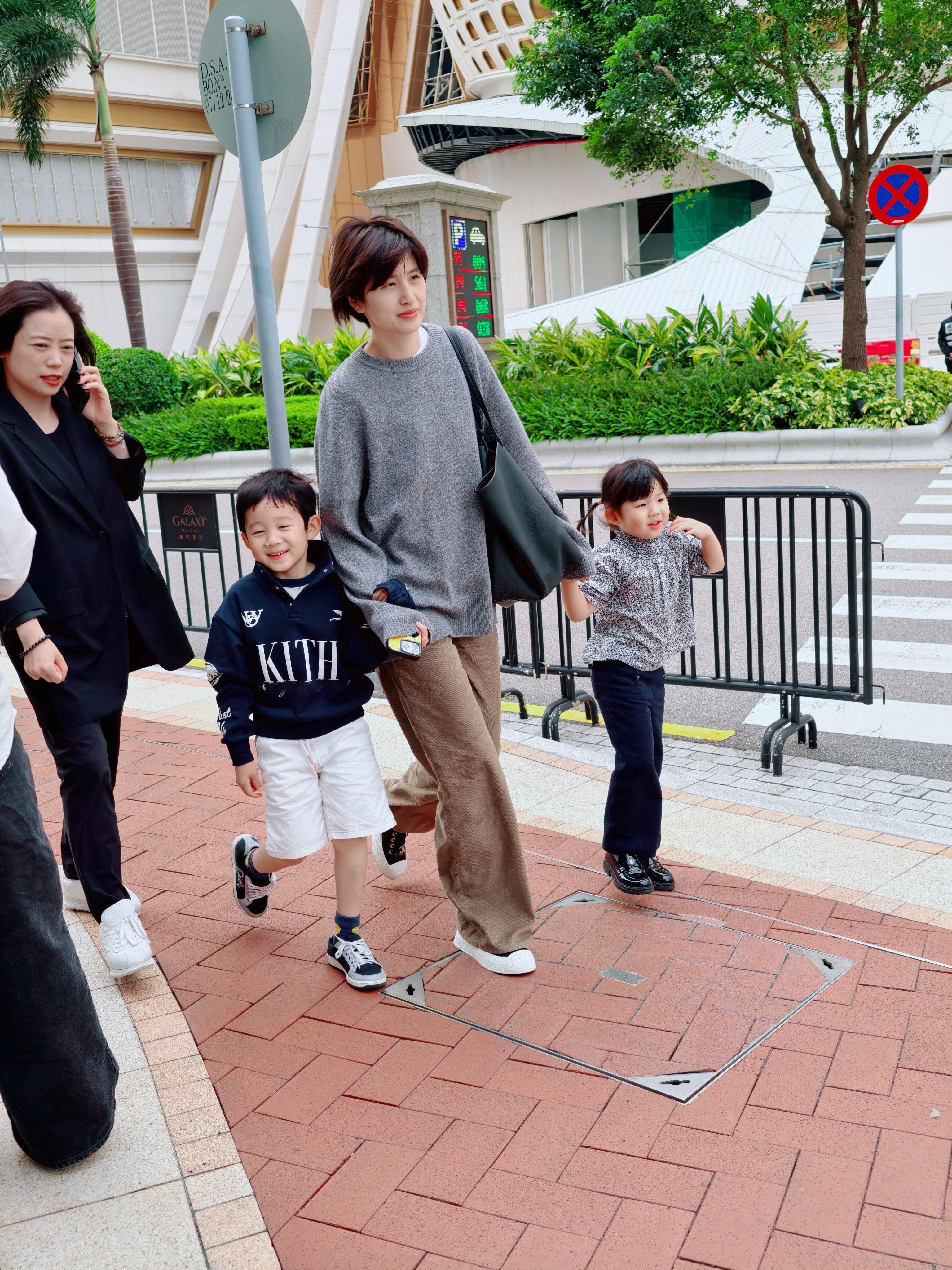 许昕老婆品位好好，这一身好 row 啊 