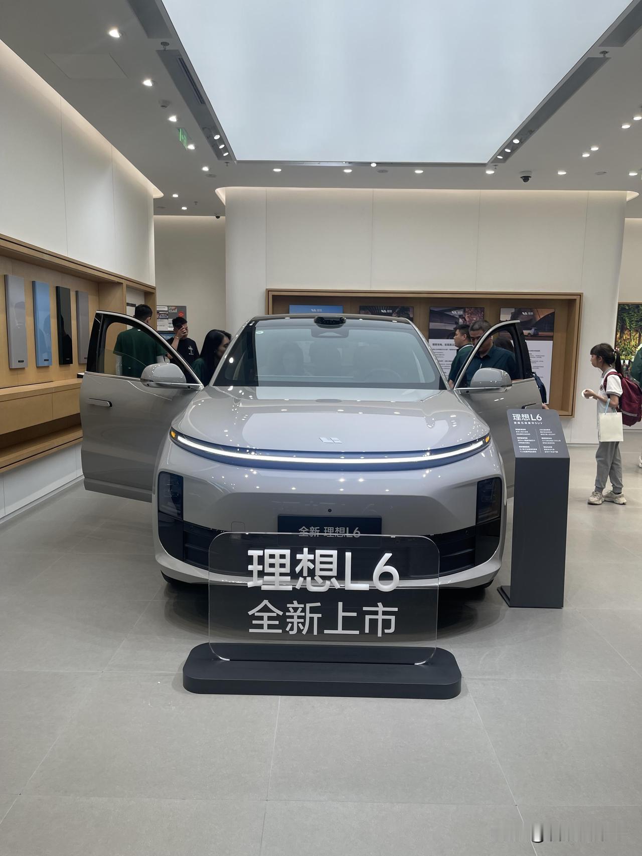 家里添了新成员，出行需求也随之升级。正当我在茫茫车海中寻觅一辆既实用又有品位的座