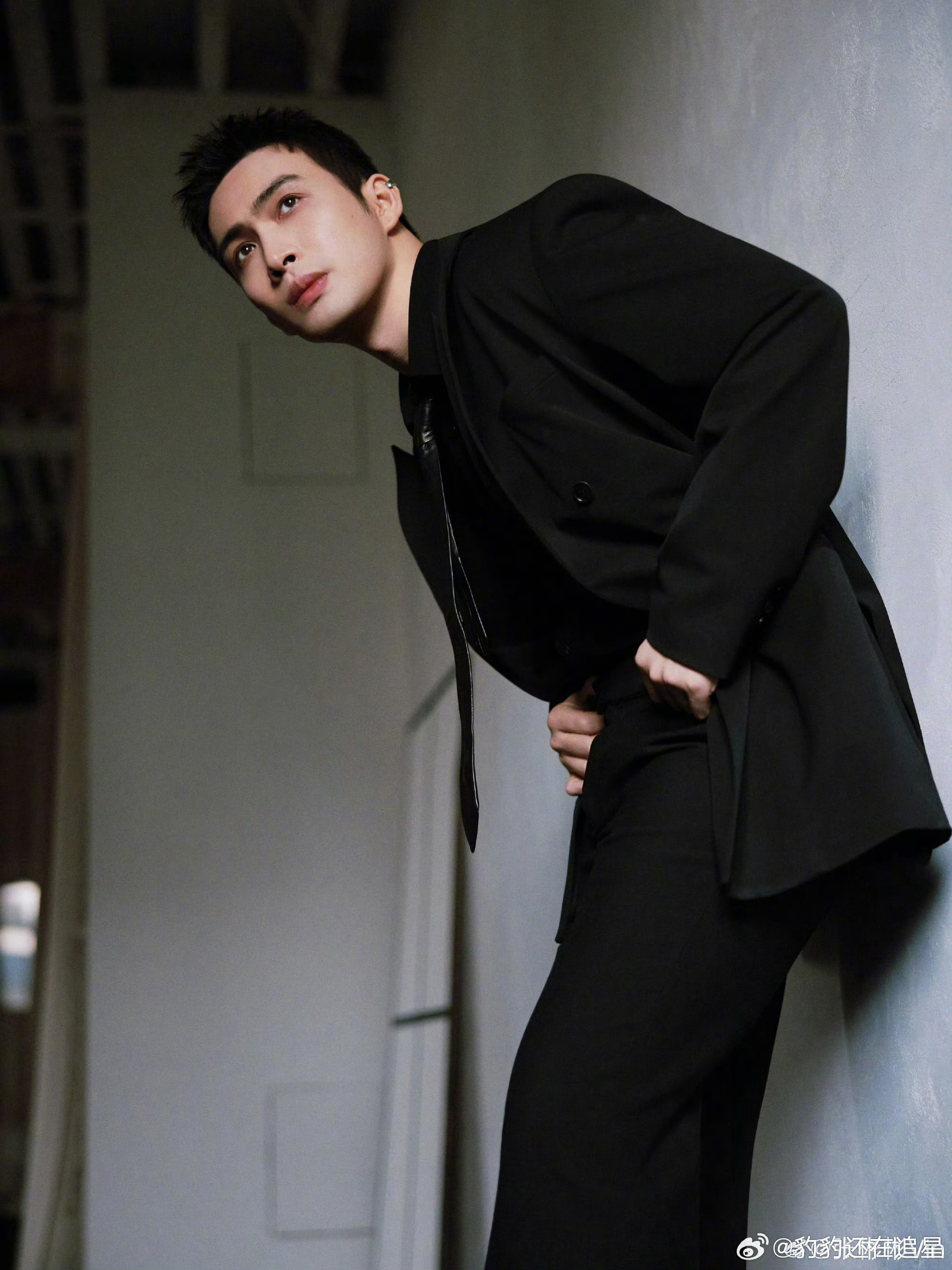 张彬彬新歌剧本之外剧本之外的张彬彬 演员张彬彬解锁歌手身份✨新歌《剧本之外》上线