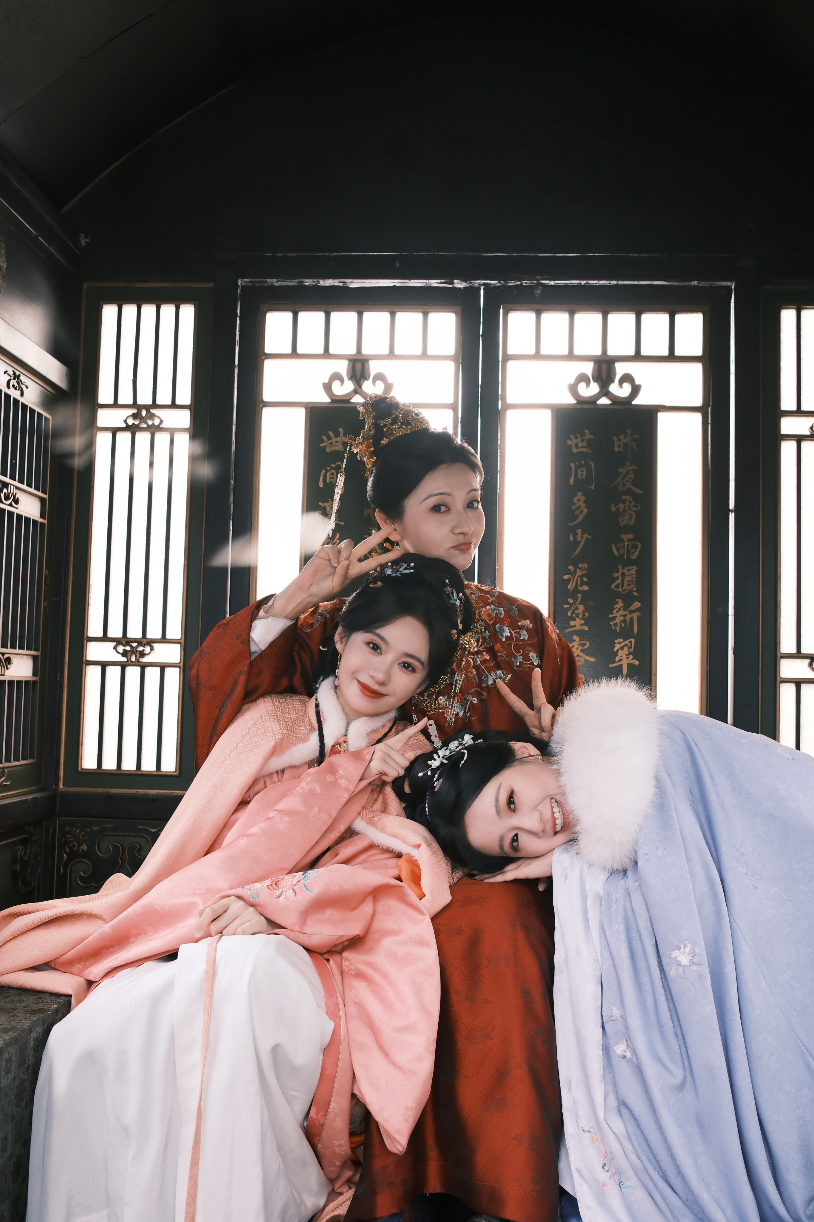 窈窈有期杀青 要和瑶期暂别啦~当初拿到剧本便一眼心动，被环环相扣的故事所吸引，舍