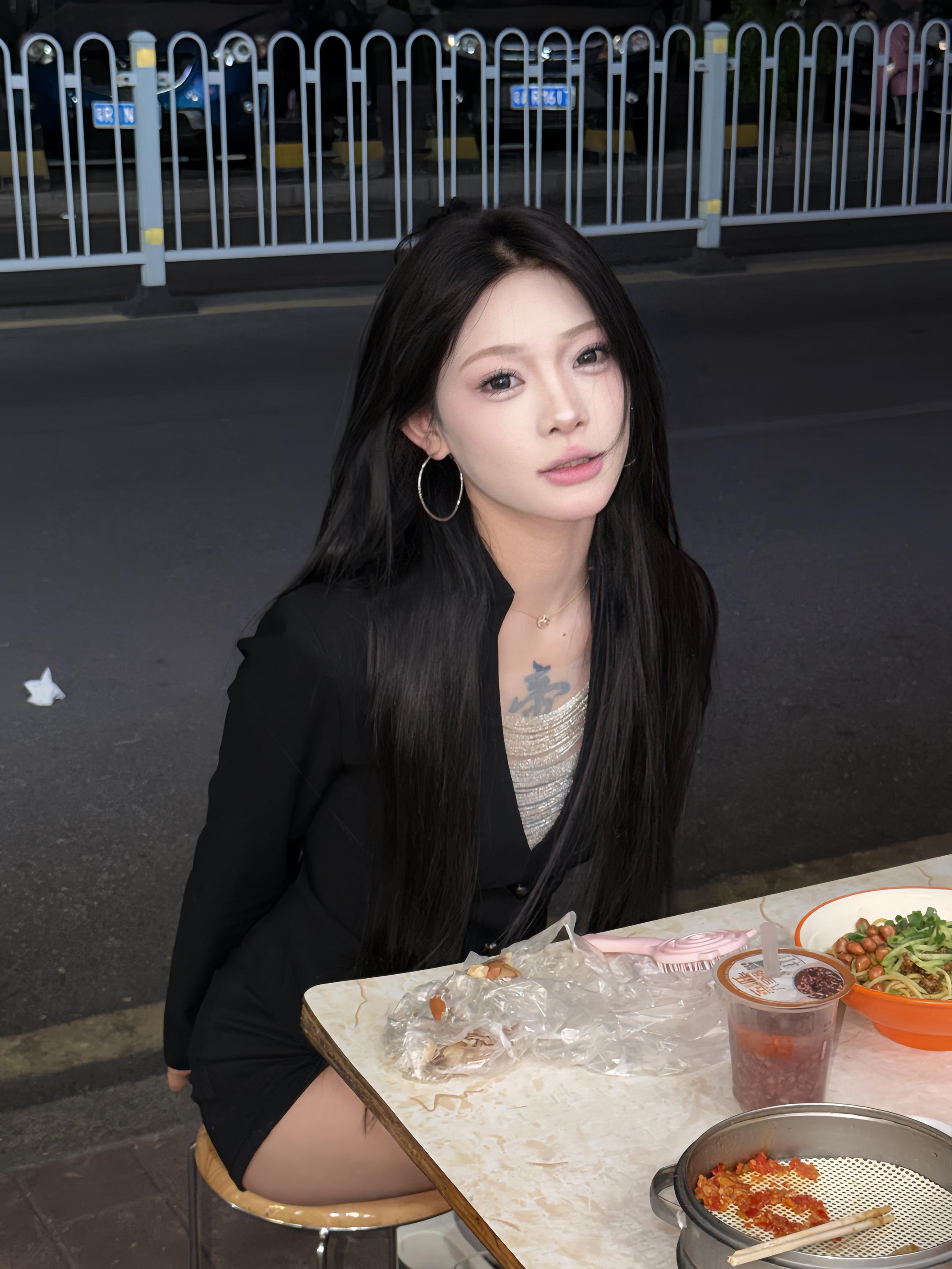 我永远不欠你的 你的虚情假意我不需要.