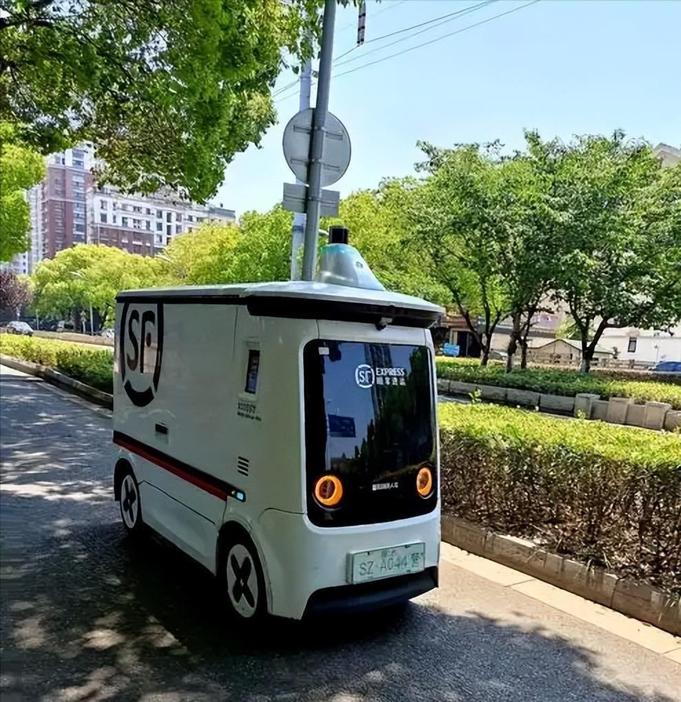 清华教授柳冠中一句话戳破了窗户纸，满大街无人车送餐机器人跑得欢，可8400万新就