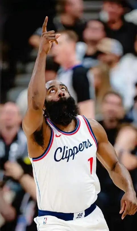 朋友一番话惊呆了我。
他说，NBA球队真的黑，为了利益居然敢投放病毒！
我蒙圈了