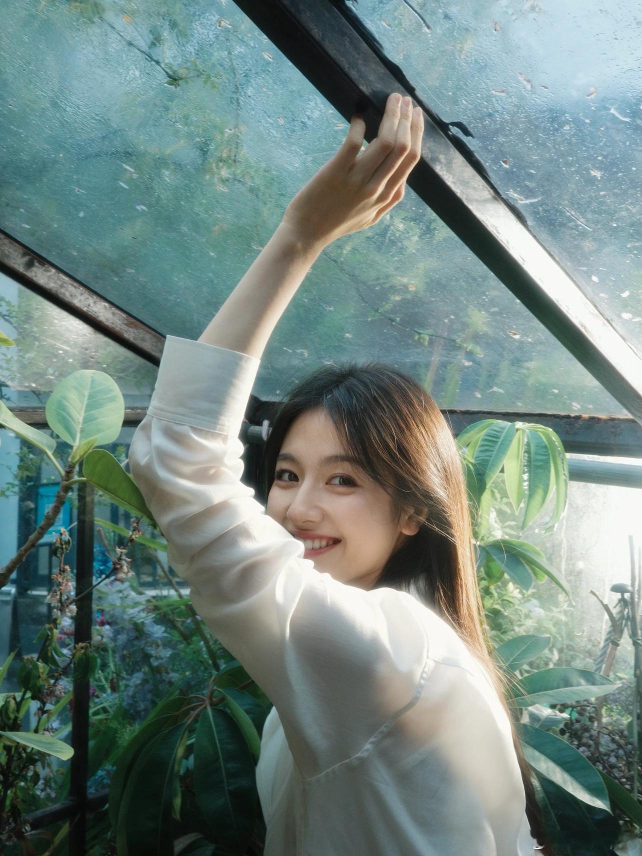 李兰迪 少女时期的生长痛终于结束了扑面而来的生命力☀️明媚的向日葵🌻 ​​​