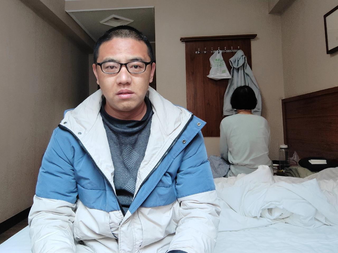 有个深圳的小姐姐叫我去深圳帮她看店，她在深圳市区开了一家摄影店，专门拍证件照和写