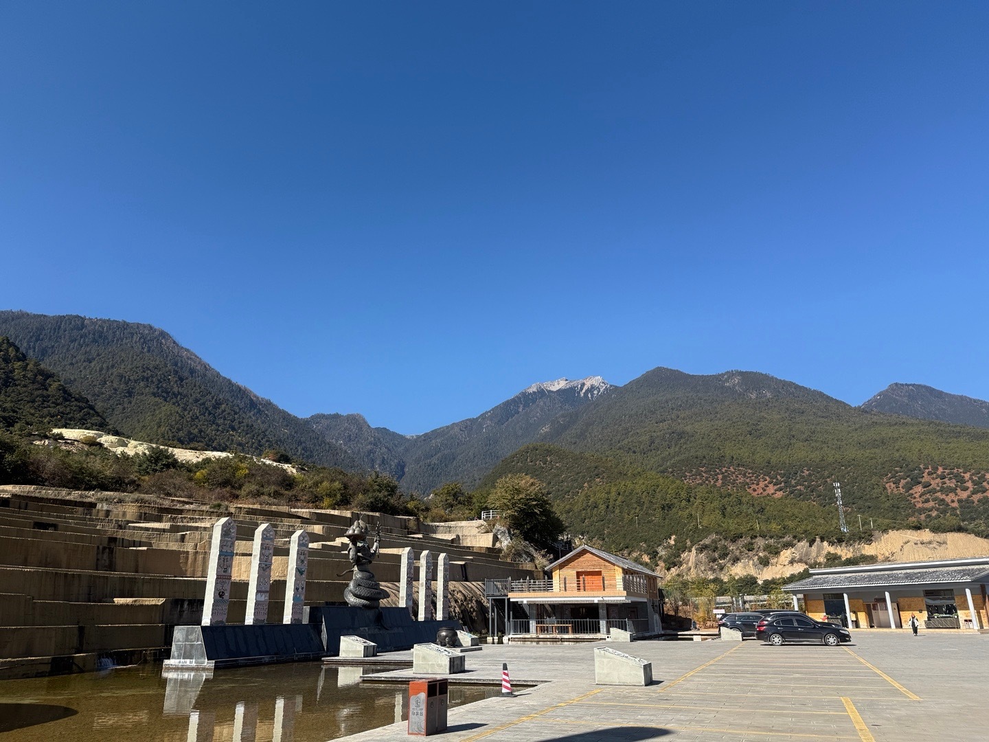 坐车晕了一车人我一下车直冲厕所吐了几口，没有下次了，下次再也不想来高原地区了 香