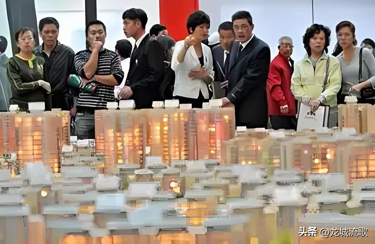 直到今天我才算彻底回过神来，春节前那些天天打电话的房产中介，根本不是在冲业绩，分