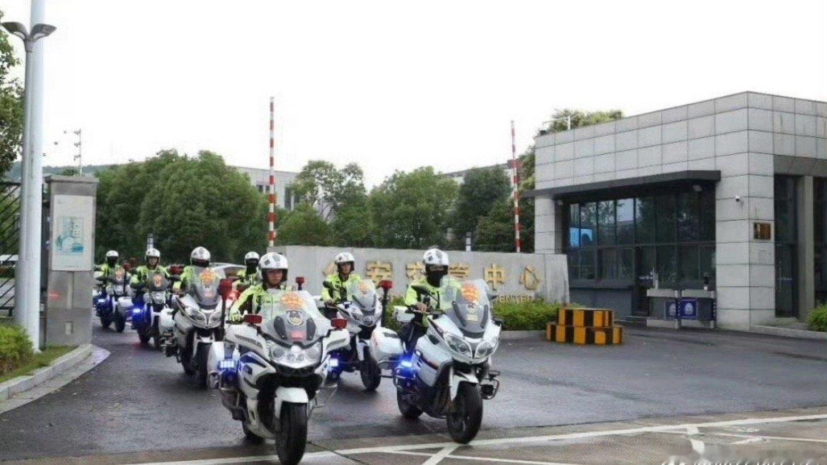 临海交警暖心护考队已整装待发交警细化出行温馨提示，呼吁群众文明礼让、降噪慢行，凝