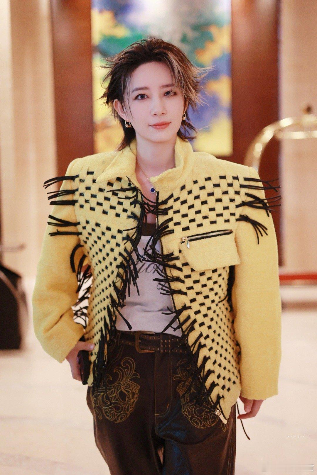 李斯丹妮认脸游戏玩成谁是卧底乘风师姐火锅局 火锅局氛围感拉满，李斯丹妮凭一己之力