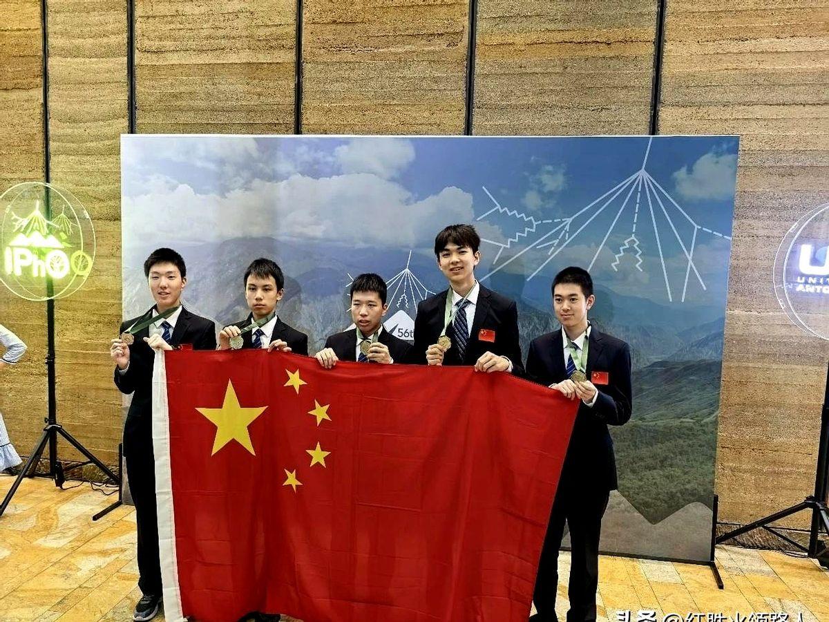 大连24中的胡可为又传捷报。
这孩子又去国际赛场上发光了，代表国家队出征，在哥伦