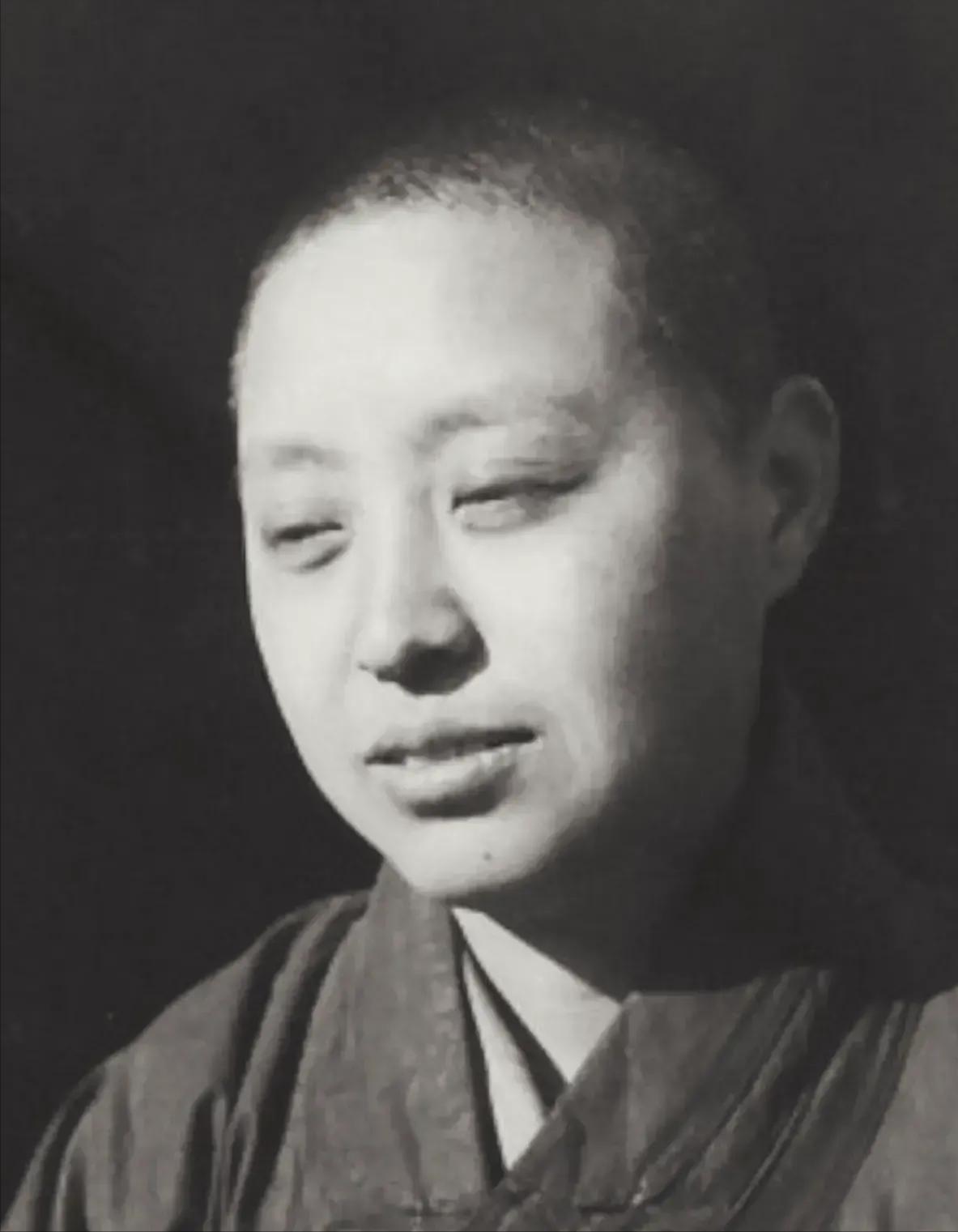 1937年，充满兽欲的日本军队冲进南京百岁宫，却被百岁宫前干柴堆上自焚的老尼姑所