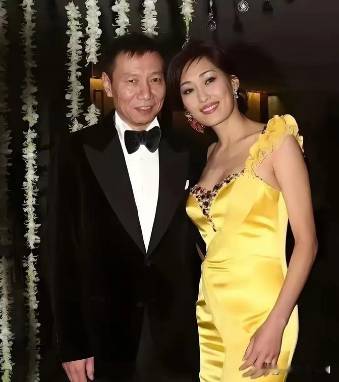 孟广美这大美女，长得那叫一个出众，还特别有能力，结果她选的老公看着就是个普通大叔