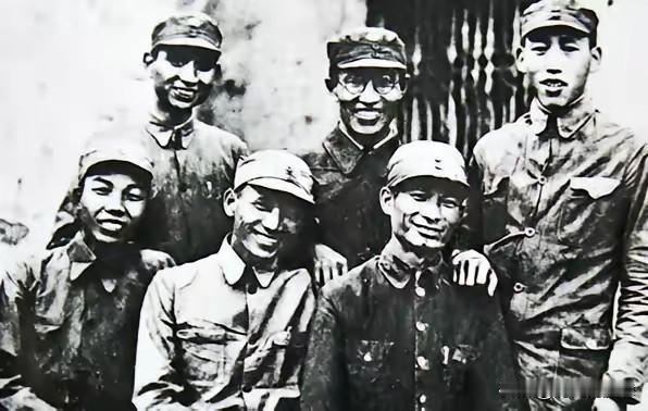 1939年绝境见人心！国军万人被围等死，友军冷眼旁观，23岁八路军小将连夜千里驰
